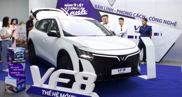 Hơn 12.700 khách Việt đặt mua VinFast VF 8 thế hệ mới chỉ trong hơn một tuần